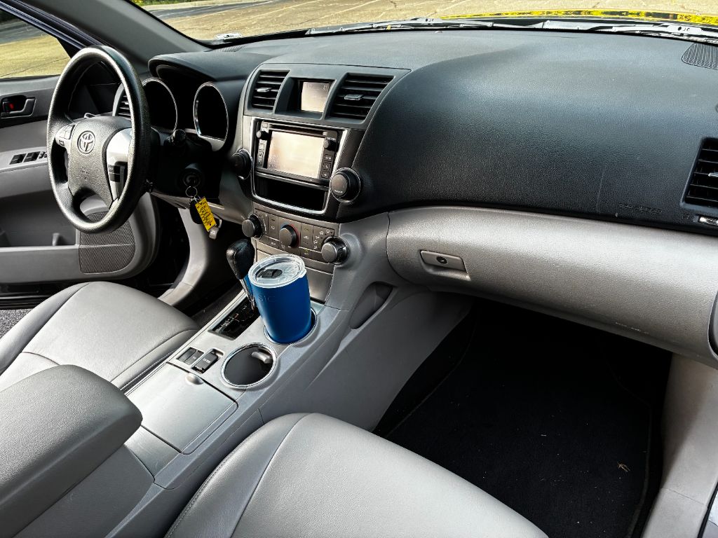 2013 Toyota Highlander Plus - Photo 7