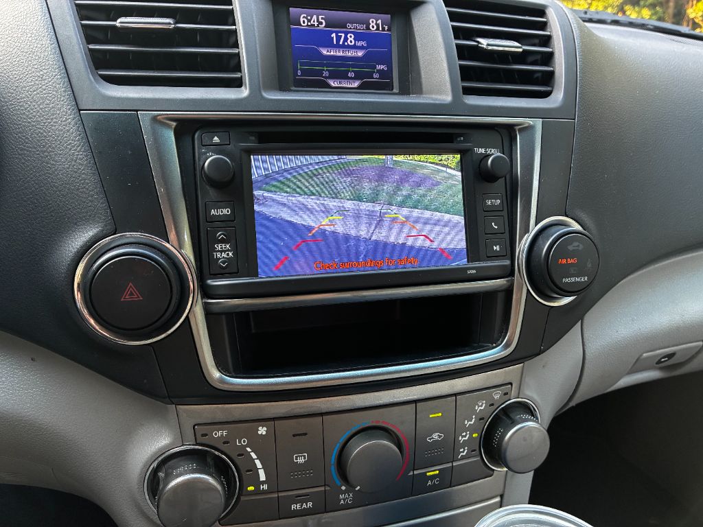 2013 Toyota Highlander Plus - Photo 13