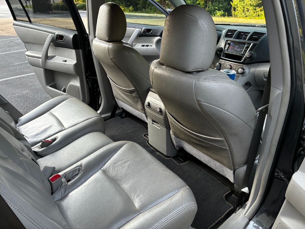 2013 Toyota Highlander Plus - Photo 8
