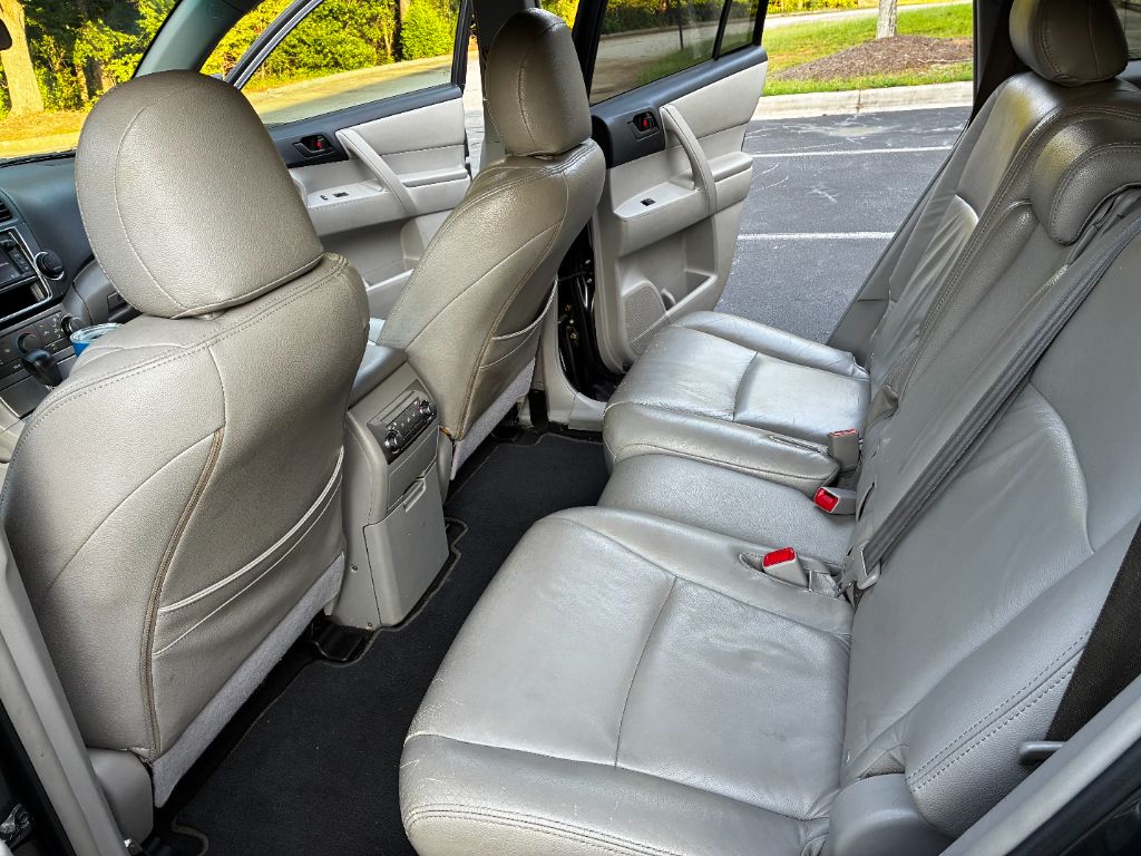 2013 Toyota Highlander Plus - Photo 9